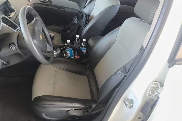 Used Chevrolet Cruze 2013 1.6L SE MT Left Front Seat