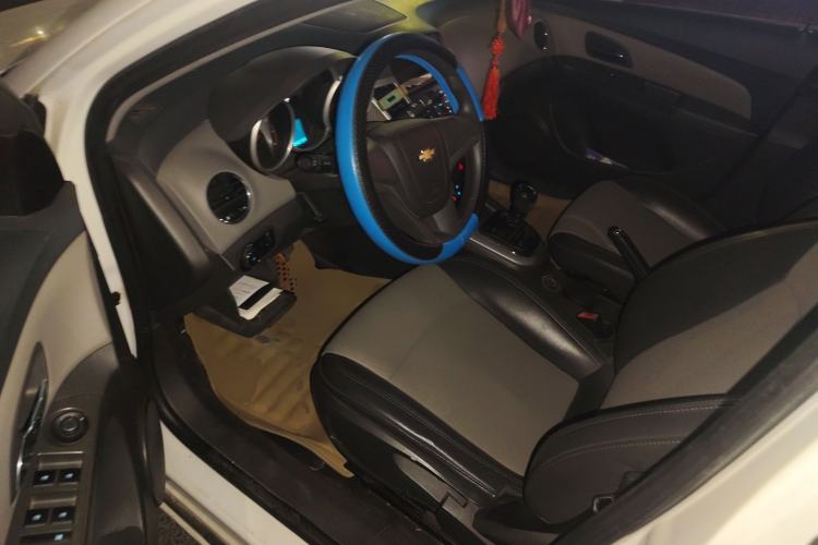 Used Chevrolet Cruze 2013 1.6L SL Sunroof Edition MT Left Front Seat