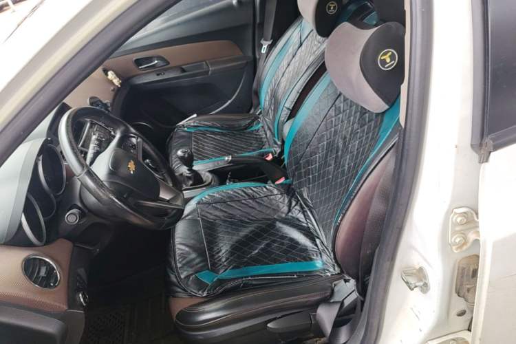 Used Chevrolet Cruze 2013 Hatchback 1.6L Manual Luxury Model Left Front Seat