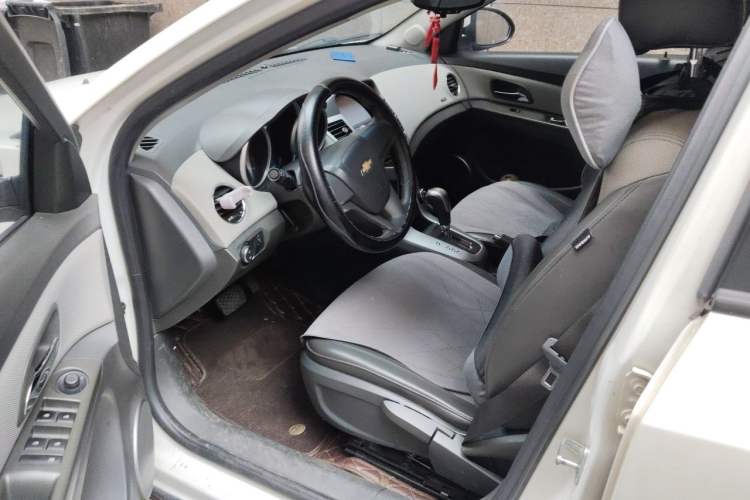 Used Chevrolet Cruze 2013 1.8L SE AT Left Front Seat