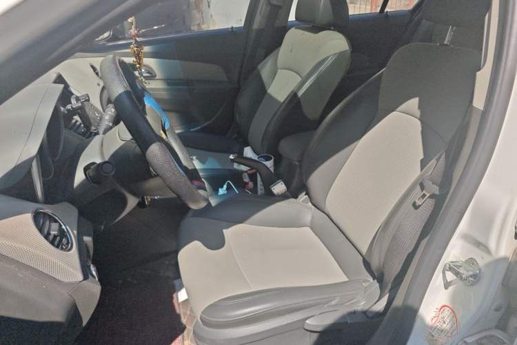 Used Chevrolet Cruze 2013 1.6L SE AT Left Front Seat