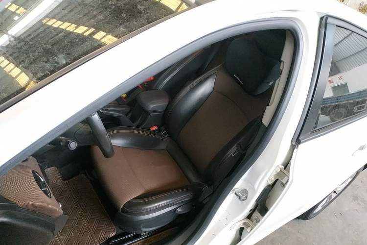 Used Chevrolet Cruze 2013 Hatchback 1.6L Manual Luxury Model Left Front Seat