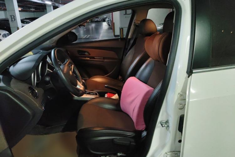 Used Chevrolet Cruze 2013 Hatchback 1.6L Automatic Luxury Model Left Front Seat
