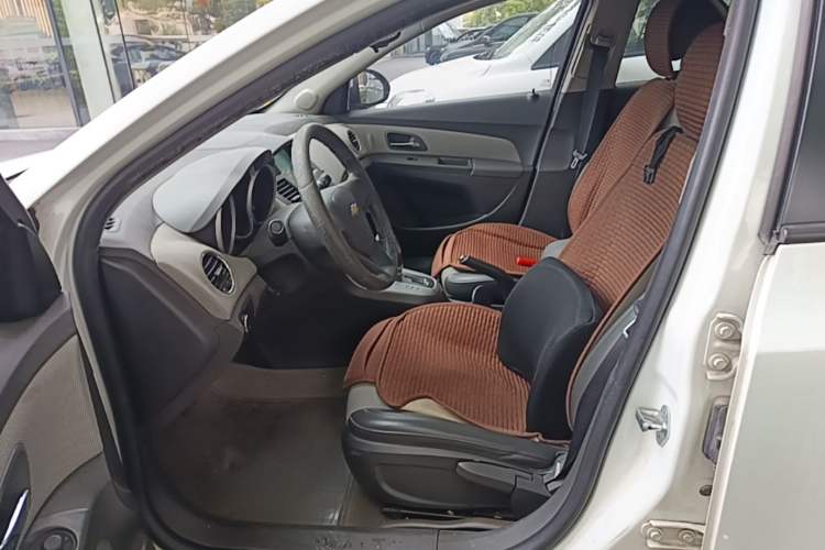 Used Chevrolet Cruze 2013 1.8L SE AT Left Front Seat