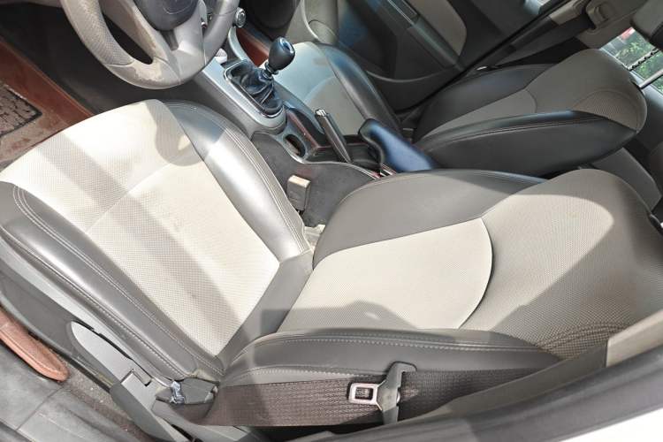 Used Chevrolet Cruze 2013 1.6L SL MT Left Front Seat