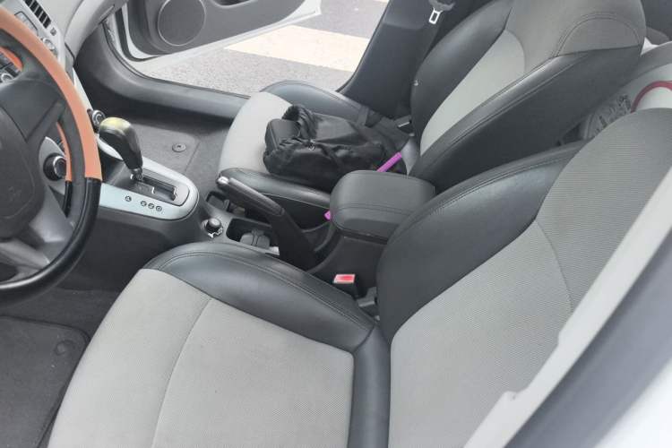 Used Chevrolet Cruze 2013 1.8L SE AT Left Front Seat