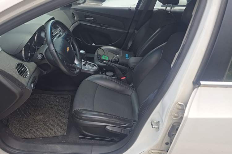 Used Chevrolet Cruze 2013 Hatchback 1.6T Automatic Flagship Model Left Front Seat