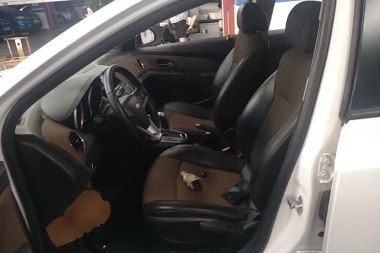 Used Chevrolet Cruze 2013 Hatchback 1.6L Automatic Luxury Model Left Front Seat