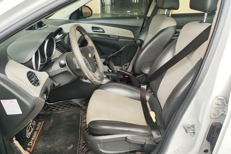 Used Chevrolet Cruze 2013 1.8L SE AT Left Front Seat