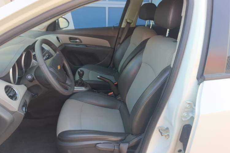 Used Chevrolet Cruze 2013 1.6L SL MT Left Front Seat