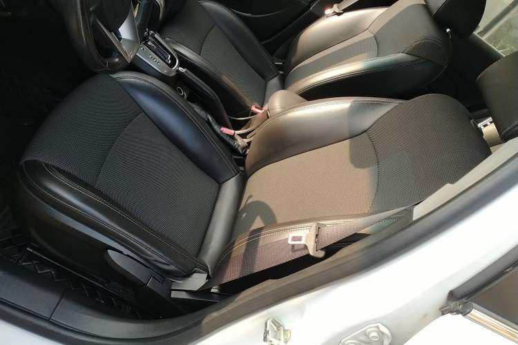 Used Chevrolet Cruze 2013 Hatchback 1.6T Automatic Flagship Model Left Front Seat