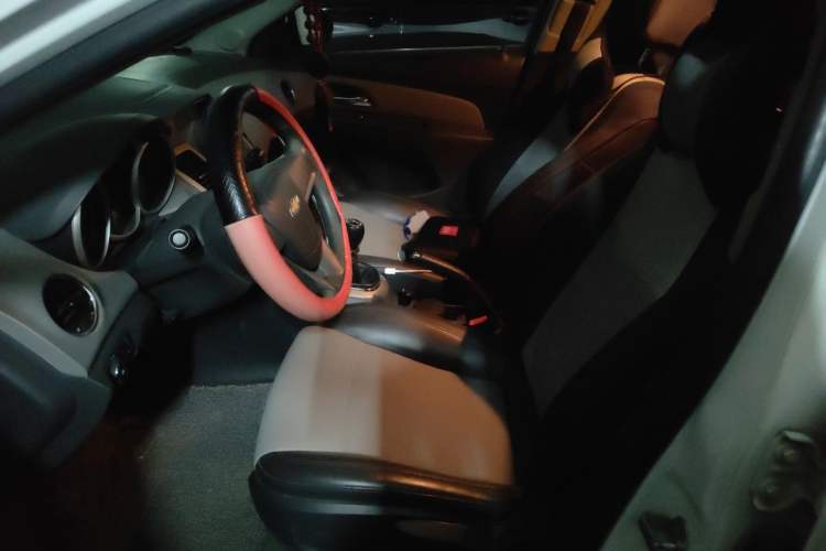 Used Chevrolet Cruze 2013 1.6L SE MT Left Front Seat