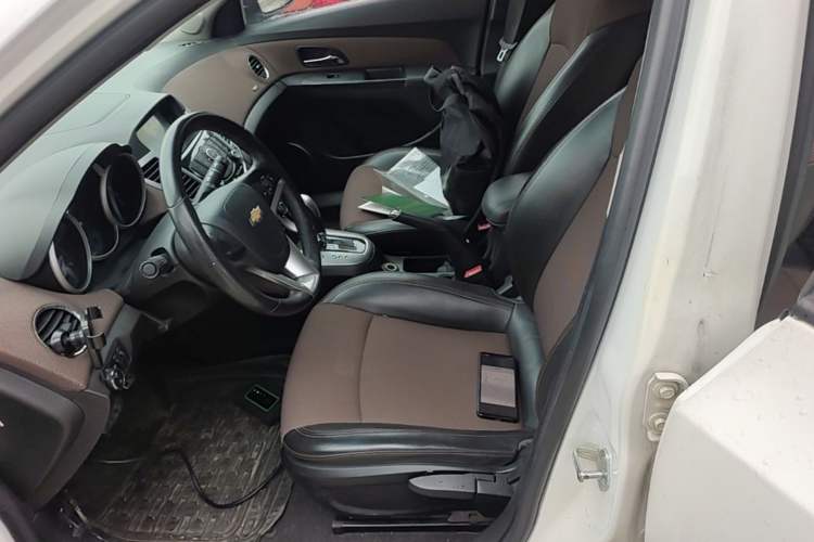 Used Chevrolet Cruze 2013 Hatchback 1.6L Automatic Luxury Model Left Front Seat