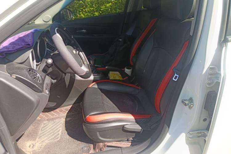 Used Chevrolet Cruze 2013 Hatchback 1.6L Manual Luxury Model Left Front Seat