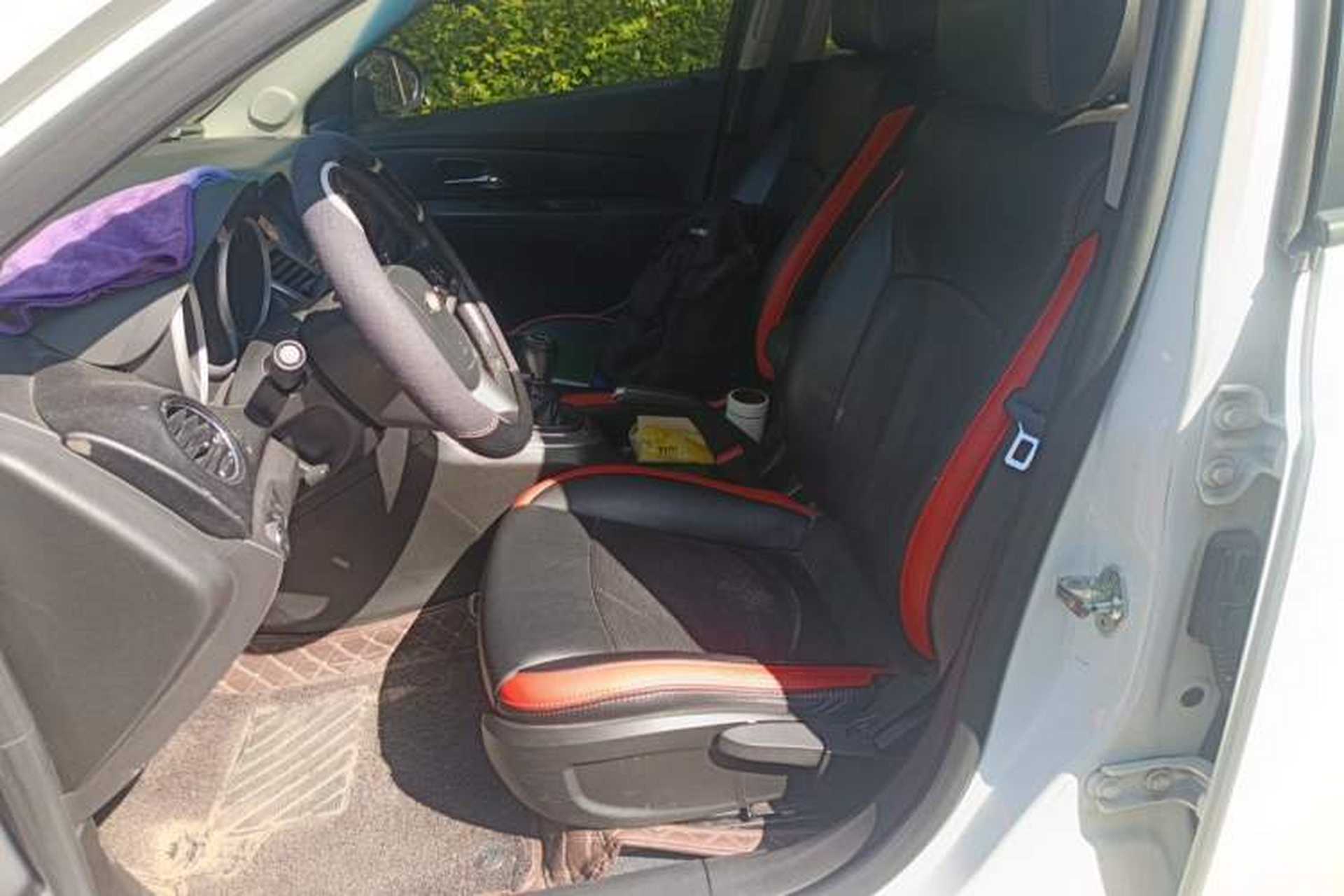 Used Chevrolet Cruze 2013 Hatchback 1.6L Manual Luxury Model Left Front Seat
