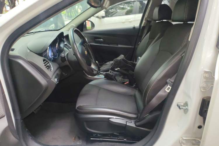 Used Chevrolet Cruze 2013 Hatchback 1.6T Automatic Flagship Model Left Front Seat