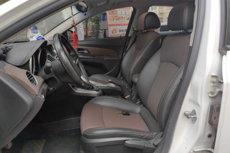 Used Chevrolet Cruze 2013 Hatchback 1.6L Manual Luxury Model Left Front Seat