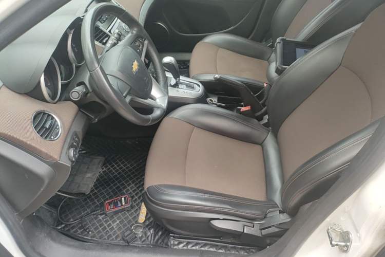 Used Chevrolet Cruze 2013 Hatchback 1.6L Automatic Luxury Model Left Front Seat