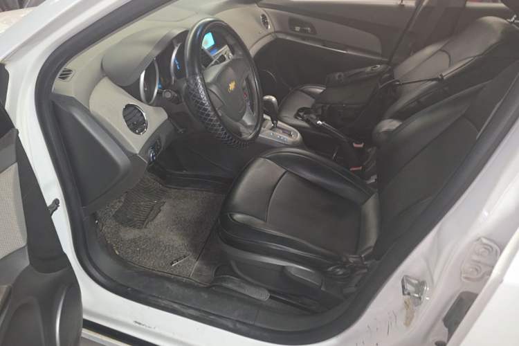 Used Chevrolet Cruze 2013 1.8L SE AT Left Front Seat