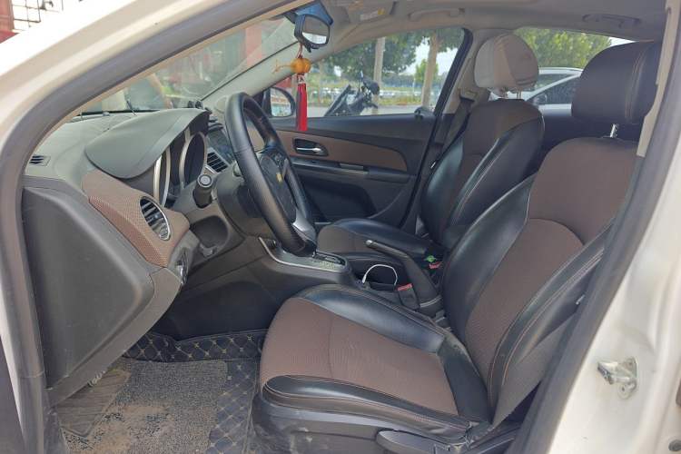 Used Chevrolet Cruze 2013 Hatchback 1.6L Automatic Luxury Model Left Front Seat