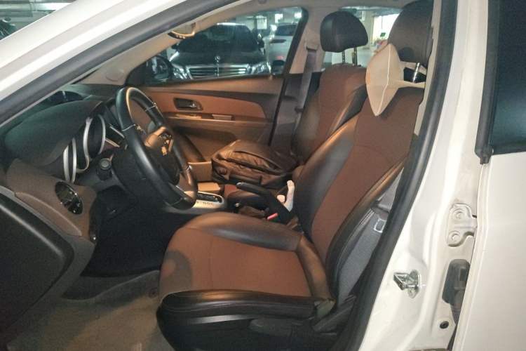 Used Chevrolet Cruze 2013 Hatchback 1.6L Automatic Luxury Model Left Front Seat