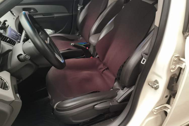 Used Chevrolet Cruze 2013 1.8L SE AT Left Front Seat