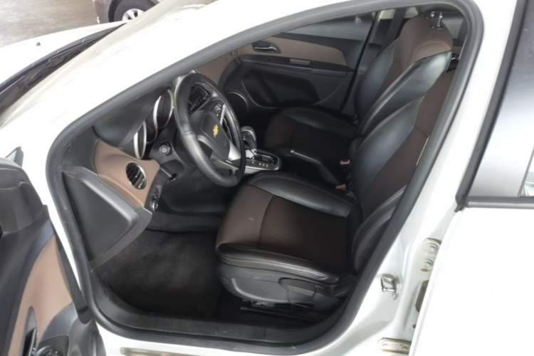 Used Chevrolet Cruze 2013 Hatchback 1.6L Automatic Luxury Model Left Front Seat