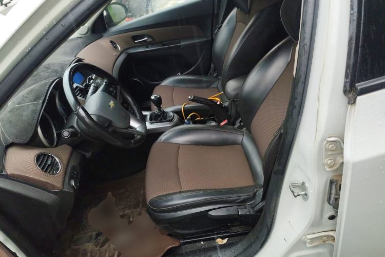 Used Chevrolet Cruze 2013 Hatchback 1.6L Manual Luxury Model Left Front Seat