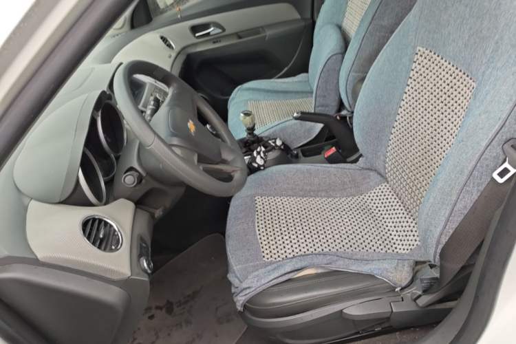 Used Chevrolet Cruze 2013 1.6L SE MT Left Front Seat
