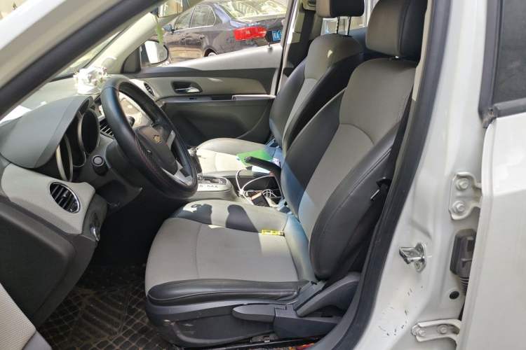 Used Chevrolet Cruze 2013 1.8L SE AT Left Front Seat