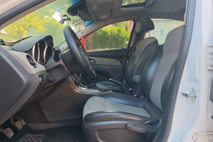 Used Chevrolet Cruze 2013 1.6L SE MT Left Front Seat