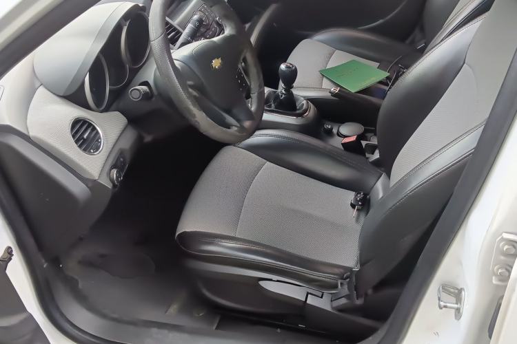 Used Chevrolet Cruze 2013 1.6L SE MT Left Front Seat