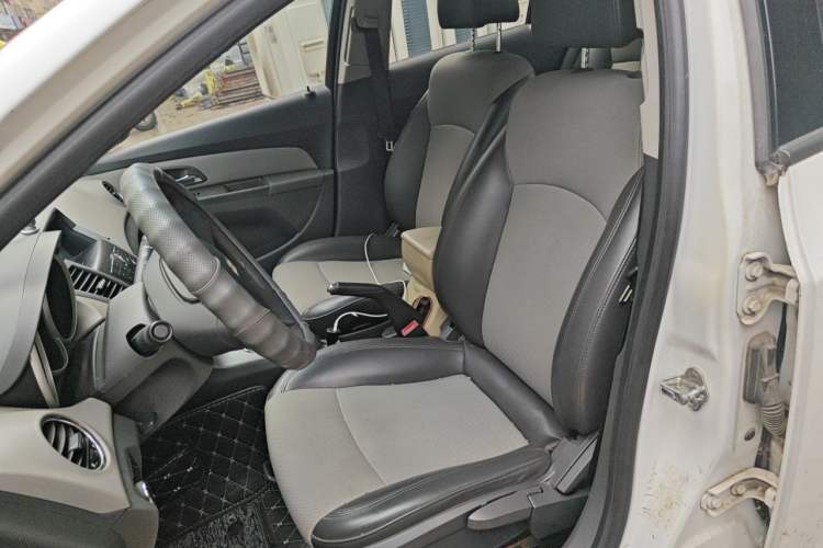 Used Chevrolet Cruze 2013 1.6L SL MT Left Front Seat
