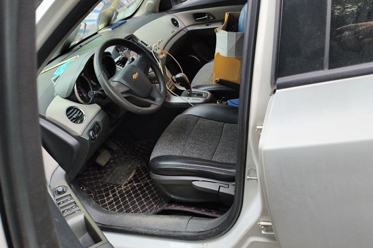 Used Chevrolet Cruze 2013 1.6L SE AT Left Front Seat