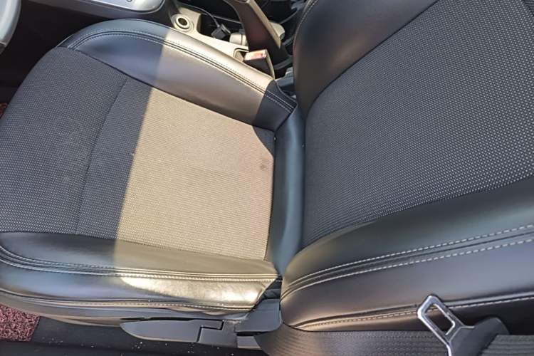 Used Chevrolet Cruze 2013 Hatchback 1.6T Automatic Flagship Model Left Front Seat