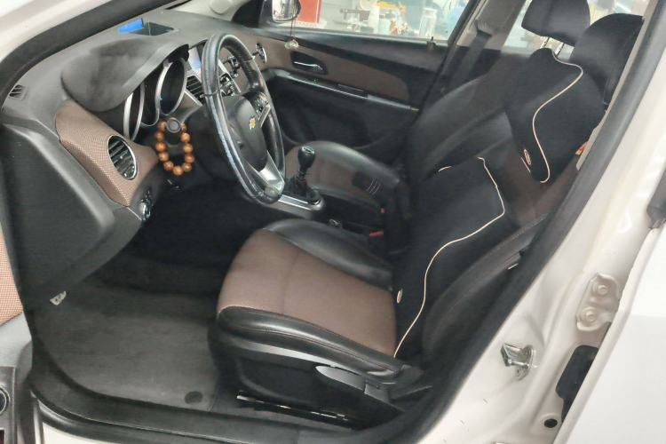 Used Chevrolet Cruze 2013 Hatchback 1.6L Manual Luxury Model Left Front Seat