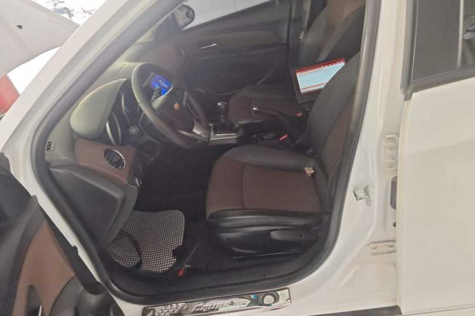 Used Chevrolet Cruze 2013 Hatchback 1.6L Manual Luxury Model Left Front Seat