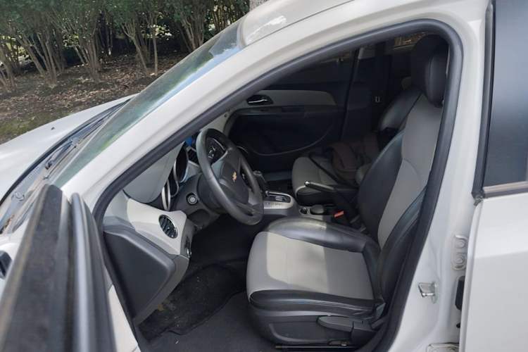 Used Chevrolet Cruze 2013 1.6L SE AT Left Front Seat