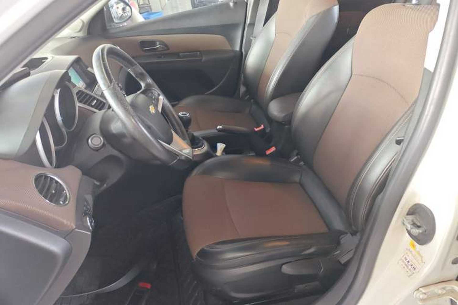 Used Chevrolet Cruze 2013 Hatchback 1.6L Manual Luxury Model Left Front Seat