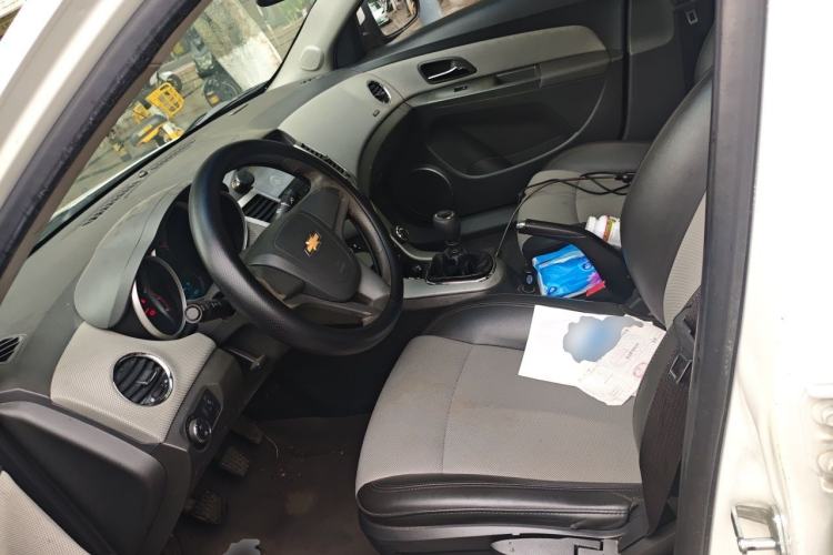 Used Chevrolet Cruze 2013 1.6L SE MT Left Front Seat