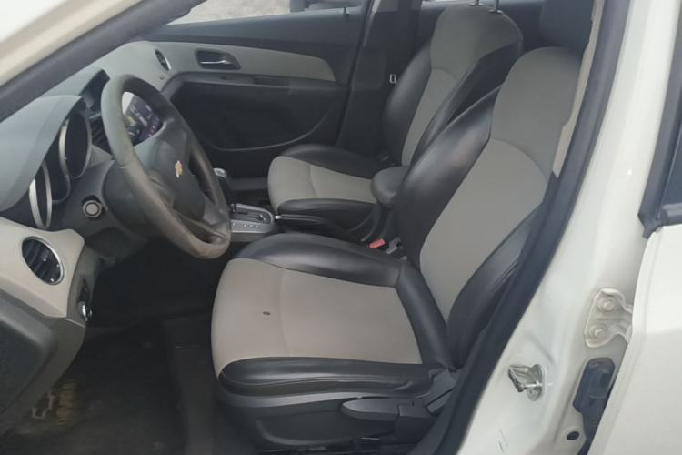 Used Chevrolet Cruze 2013 1.8L SE AT Left Front Seat