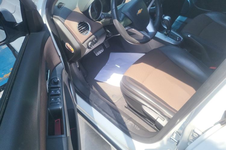Used Chevrolet Cruze 2013 Hatchback 1.6L Automatic Luxury Model Left Front Seat