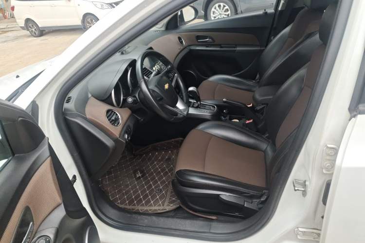 Used Chevrolet Cruze 2013 Hatchback 1.6L Automatic Luxury Model Left Front Seat