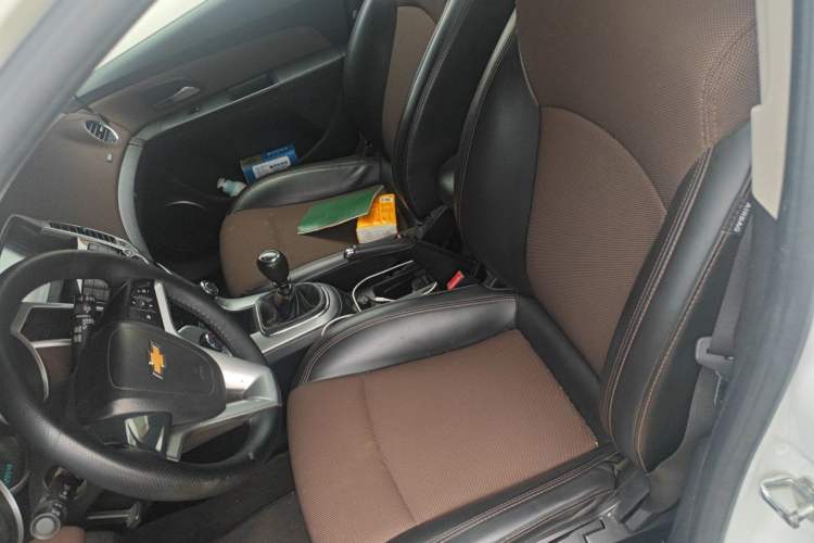 Used Chevrolet Cruze 2013 Hatchback 1.6L Manual Luxury Model Left Front Seat