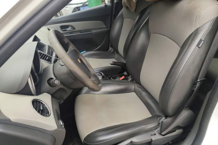 Used Chevrolet Cruze 2013 1.8L SE AT Left Front Seat