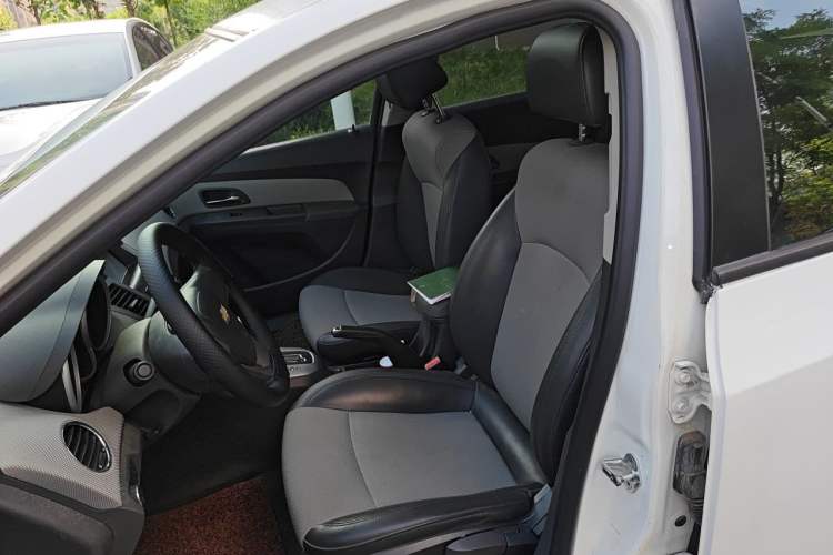 Used Chevrolet Cruze 2013 1.8L SE AT Left Front Seat