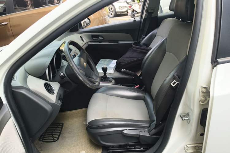 Used Chevrolet Cruze 2013 1.6L SE MT Left Front Seat