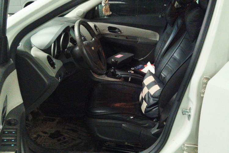 Used Chevrolet Cruze 2013 1.6L SL MT Left Front Seat