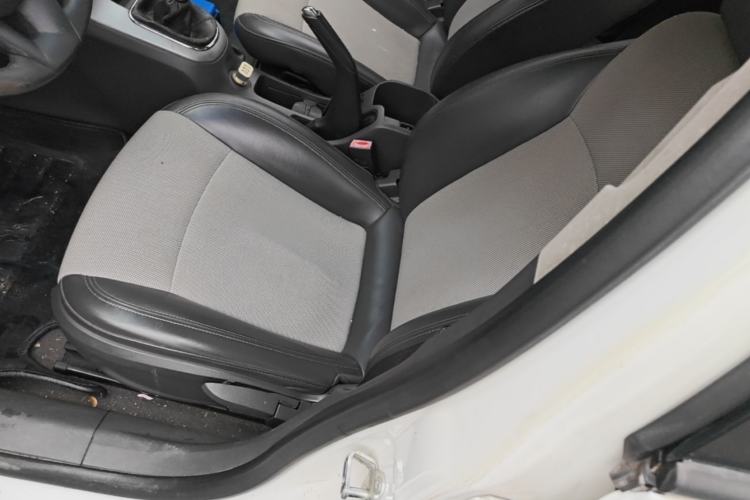 Used Chevrolet Cruze 2013 1.6L SL MT Left Front Seat