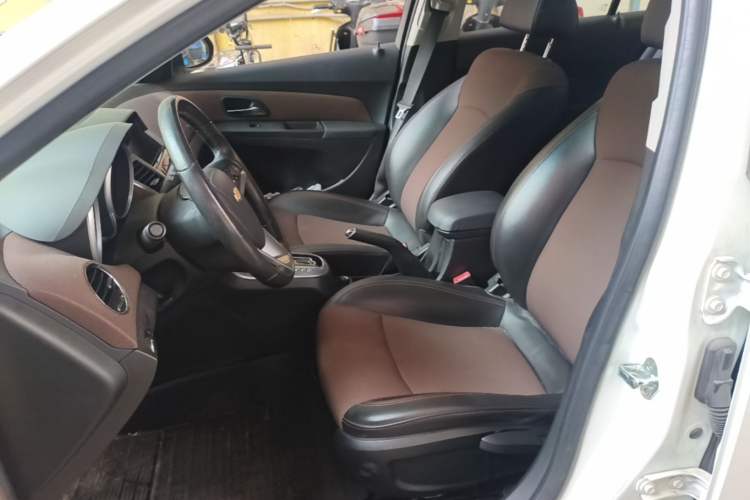 Used Chevrolet Cruze 2013 Hatchback 1.6L Automatic Luxury Model Left Front Seat